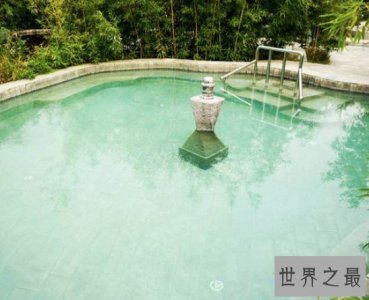 ​世界上最冷的温泉，日本毒泽温泉只有2℃最适合夏天泡
