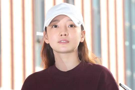 韩国女星被男友以性爱视频威胁：从阿娇到具荷拉，为何受伤害的总是女性？