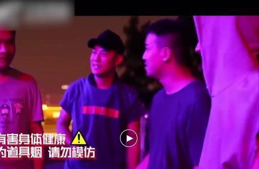易烊千玺剧中抽烟被呛到，禁烟大使的 机智举动让黑粉们当场闭嘴