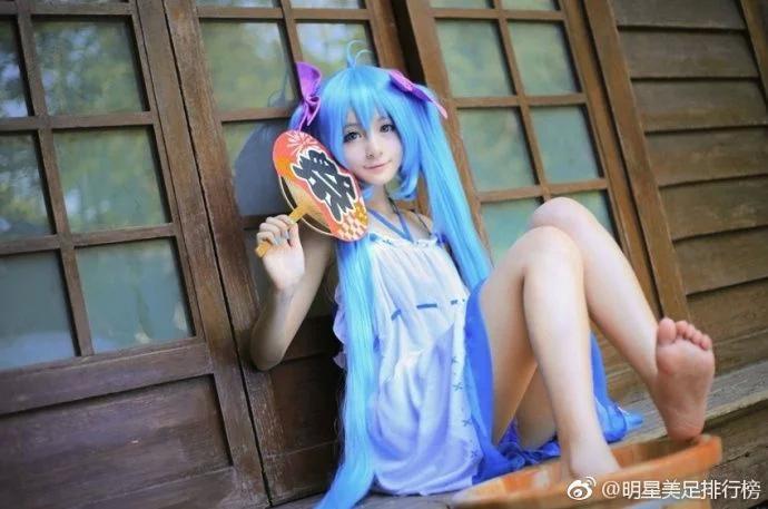 周星驰“女儿”长大后，居然如此漂亮耐看