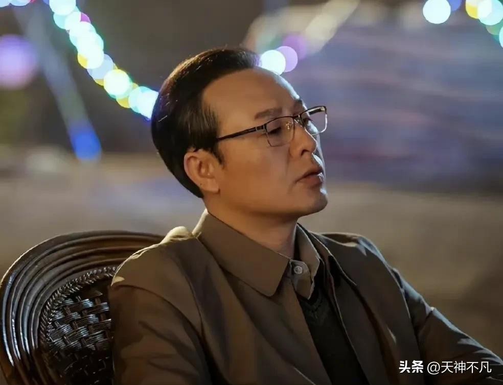 张颂文被曝已经结婚生子，去菜市场买菜打扮朴素，生活平常又简单