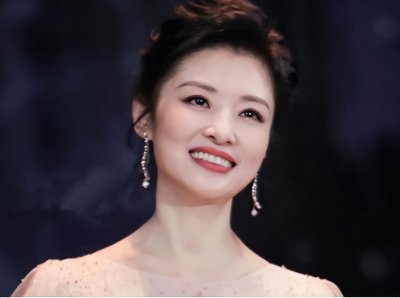 ​周涛个人资料（周涛：二婚嫁大8岁的富商路云，女儿天赋异禀，今54岁成冻龄女