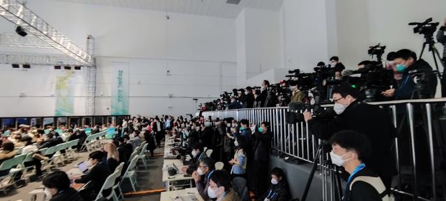 羽生结弦发布会称不退役（羽生结弦发布会万人空巷）(2)