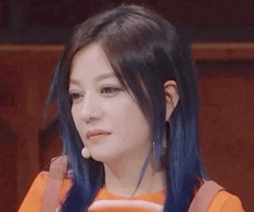 ​赵薇泼粪事件（赵薇被卖了还帮忙数钱）