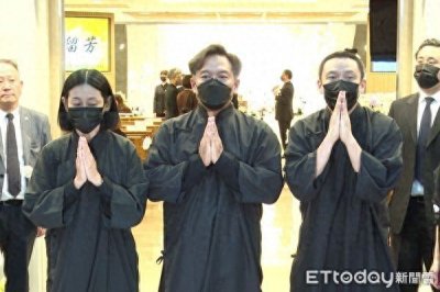 ​张震、张翰三鞠躬向媒体致谢　「妈妈喜欢热闹，你们来很好」