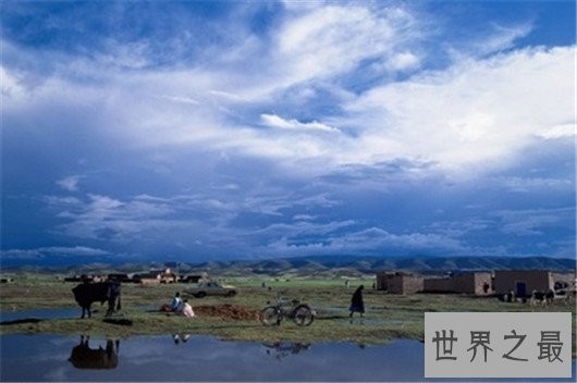 世界上最长的山脉长达8900公里，跨越了半个地球