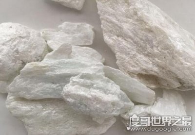 ​目前人类已知的最软的石头是滑石，手感滑腻且极具药用价值