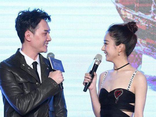 冯绍峰停下手里的工作，回家陪伴赵丽颖，网友：赵丽颖真幸福