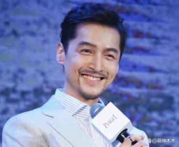 ​胡歌结婚生女引发热议，朱一龙微博广场沦陷