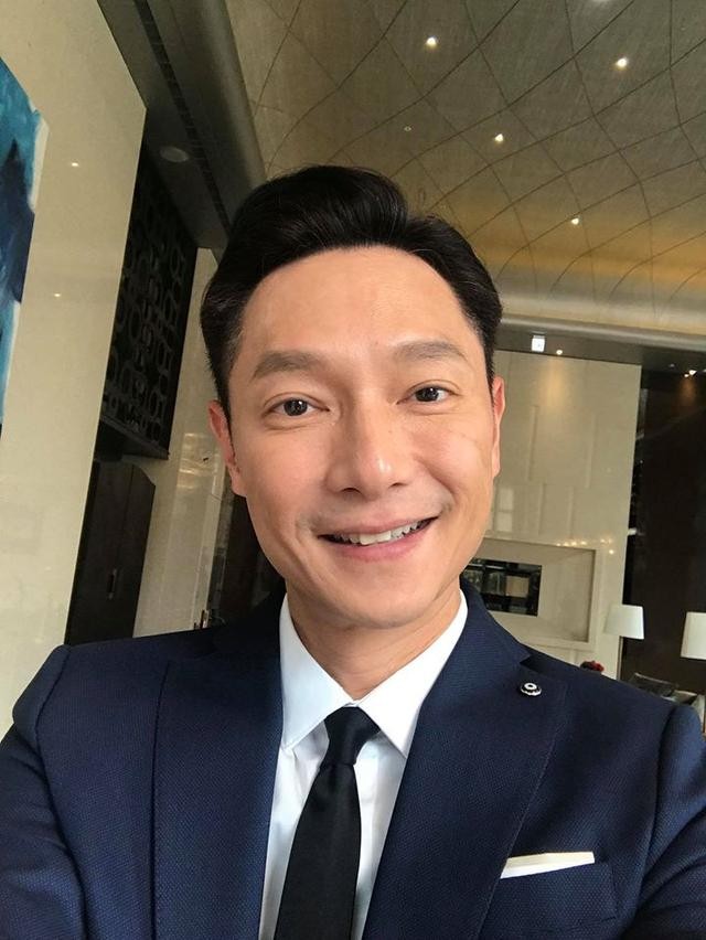 谢祖武和岳翎生活合照（谢祖武一家的近况如何）