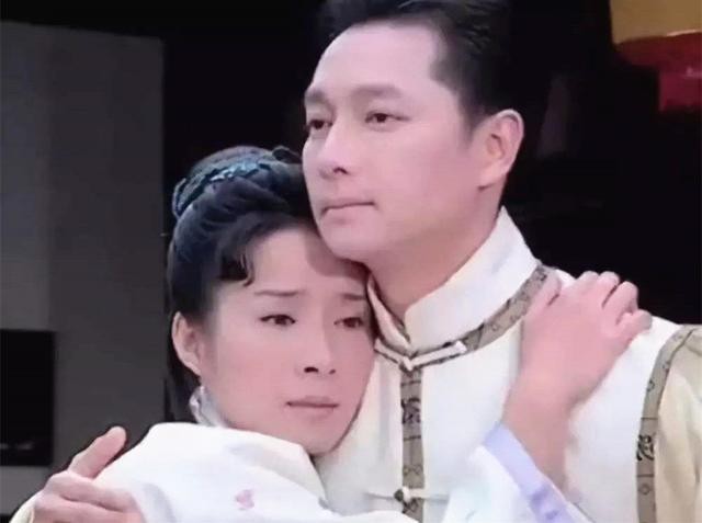 谢祖武和岳翎生活合照（谢祖武一家的近况如何）