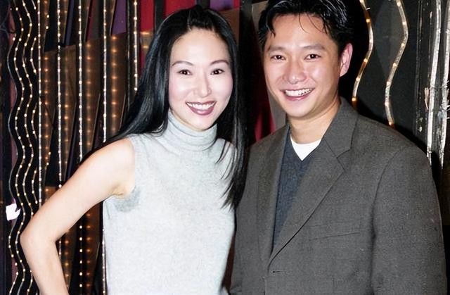 谢祖武和岳翎生活合照（谢祖武一家的近况如何）