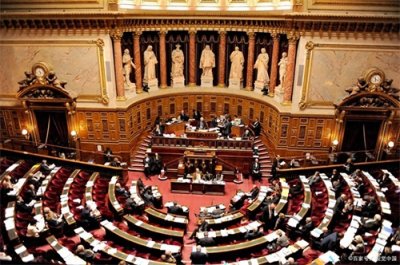 ​政治家和政客的区别，就是默克尔与冯德莱恩的区别