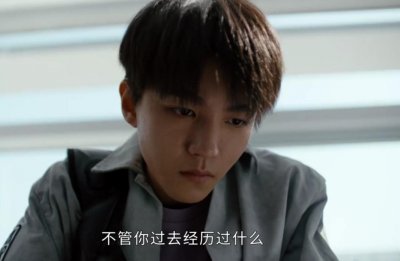 ​不笑场吗？36岁唐曾在新剧中演儿子，喊大2岁巩峥叫“爸爸”