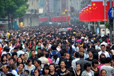 ​“四座大山”压死婚育率！大家不肯生了，我国生育率将被美国超越