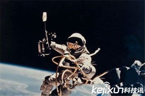 外星人真的存在？外星人在月球的证据曝光