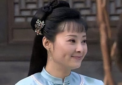 ​“国民女神”袁立，从一夜爆火到无人问津，经历了什么？