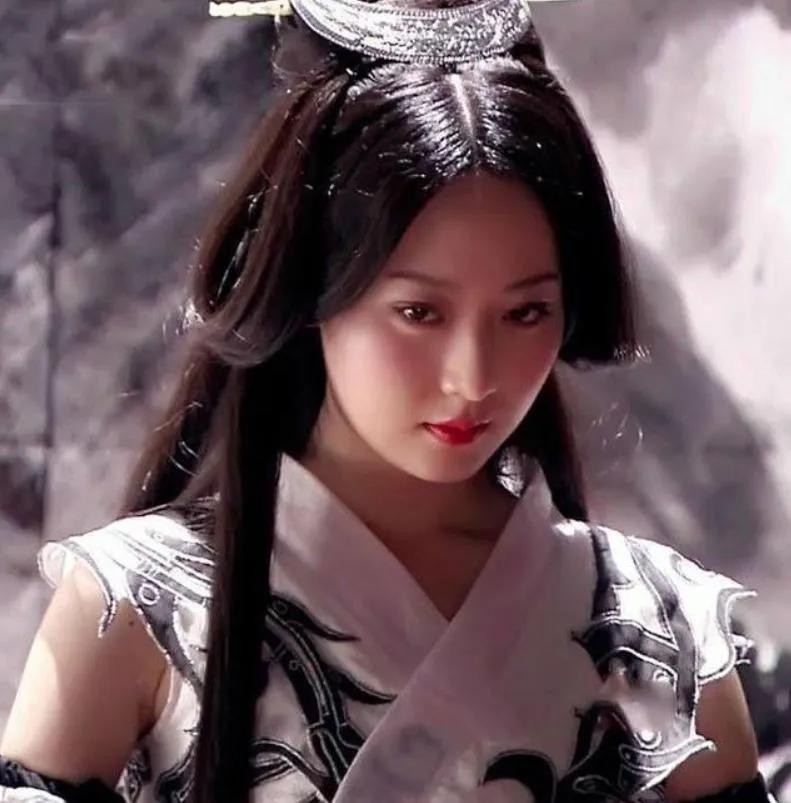 白冰个人资料简介与丁一闪婚，离婚后一个人带孩子，如今她还好吗？