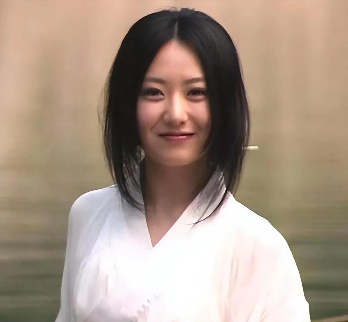 白冰个人资料简介与丁一闪婚，离婚后一个人带孩子，如今她还好吗？