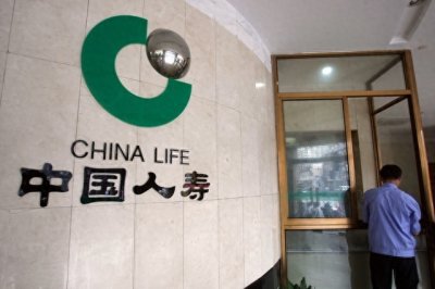 ​天呐，中国人寿诱导老人贷款买保险，你怎么看待这样的骗局呢