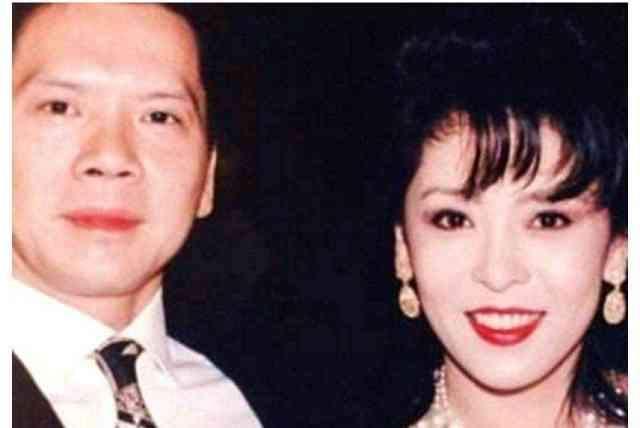 为何向华强专宠又胖又凶的向太30多年，因为向太年轻长这样！