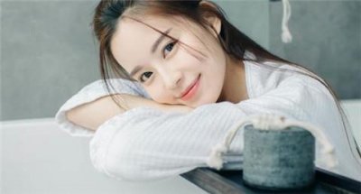 ​逗女孩开心的聊天套路，用幽默深深抓住她的心