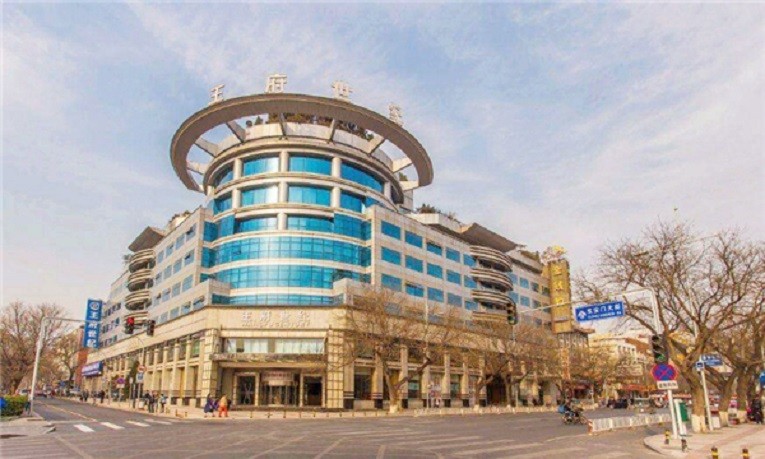 王志才：母亲是郡主，2婚夫人是“晴格格”，豪宅就在紫禁城旁边