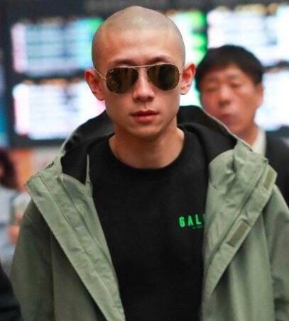 张一山为什么剃光头