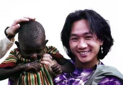 黄家驹那些你不曾看过的照片，都被埋没在时光里了