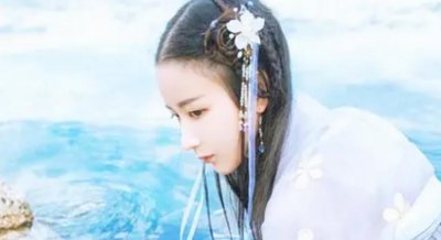 ​才女出上联：“洞中泉水流不尽”，才子对出的下联，堪称千古绝唱