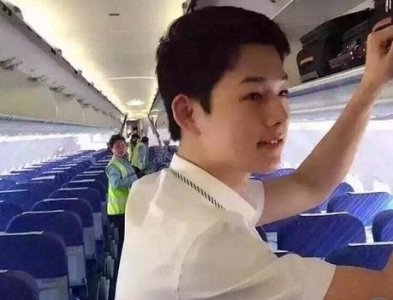 ​中国空少撞脸宋仲基，被粉丝怒喷：照着老公整容！