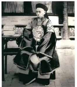 ​1874年，慈禧下令禁止任何对左宗棠的弹劾
