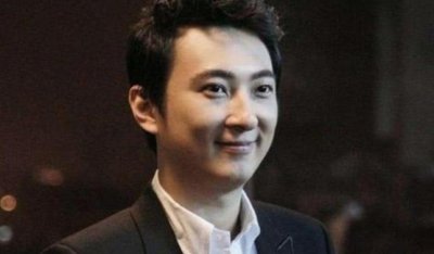 ​王思聪自曝16岁才发现“家里有矿”，王健林7字神回复笑翻众人！
