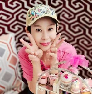 ​正大综艺外景女主持人(知名美女主持李秀媛晒近照)