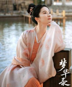 ​任嘉伦李沁新剧台词功底引争议，为什么演员如此依赖配音？