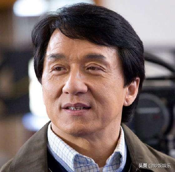 成龙简介个人资料（68岁成龙定居杭州富人区！亲自下厨待贵客，4000多万豪宅装修豪华）