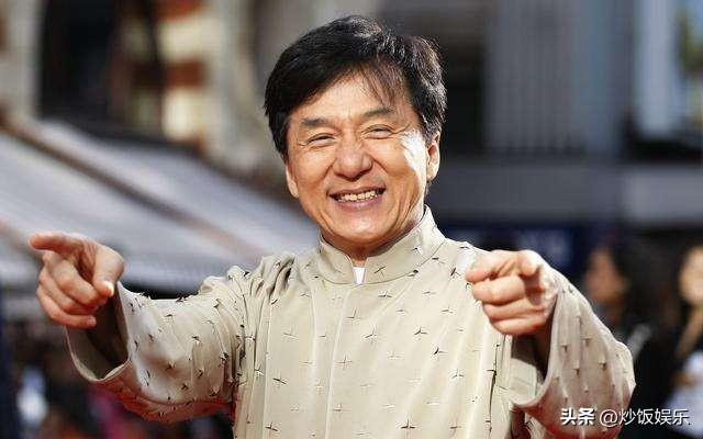 成龙简介个人资料（68岁成龙定居杭州富人区！亲自下厨待贵客，4000多万豪宅装修豪华）