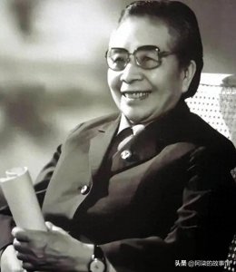 ​转移路上早产生下女儿，为保护同志们，邓六金忍痛将孩子扔向大海