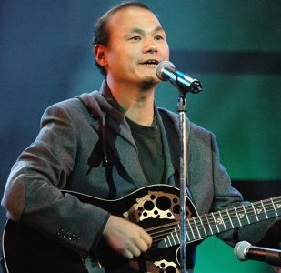 ​歌手张行：曾因“流氓罪”入狱，后又成老赖，如今61岁儿子14岁