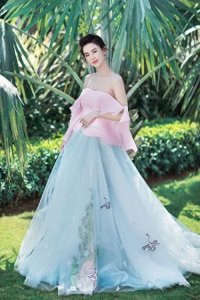 ​杨子前妻陶虹风韵犹存，独自将女儿培养成才，气质完全不输黄圣依