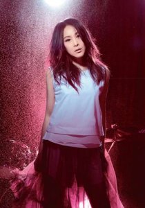 ​刘若英现任老公钟小江多大年龄？