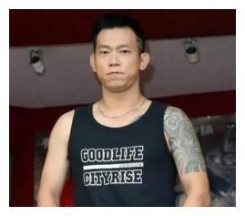 6岁出道17岁因罪入狱16年，未能见父亲最后一面的颜正国，今怎样