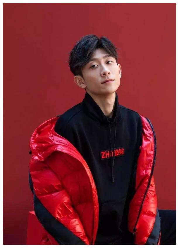 6岁出道17岁因罪入狱16年，未能见父亲最后一面的颜正国，今怎样