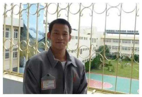 6岁出道17岁因罪入狱16年，未能见父亲最后一面的颜正国，今怎样