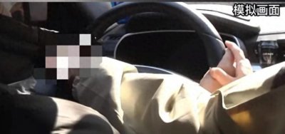 ​令人发指的一幕！女孩驾校学车遭遇教练“咸猪手”，引发关注！