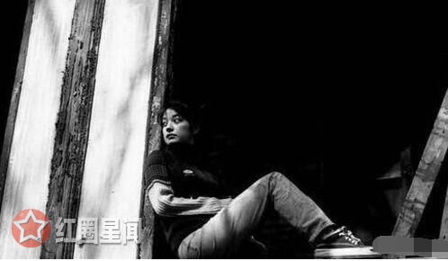 目前黄晓明还喜欢赵薇吗 赵薇青涩学生照首次曝光