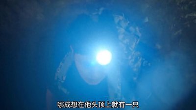 ​长白山天池水怪露出水面，它居然是人类的保护神