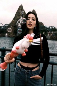 古力娜扎“内裤外露”事件:这一次她被骂,我有些不同意见……