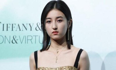 ​张子枫焉栩嘉同款自拍被扒 这是实锤恋情了吗