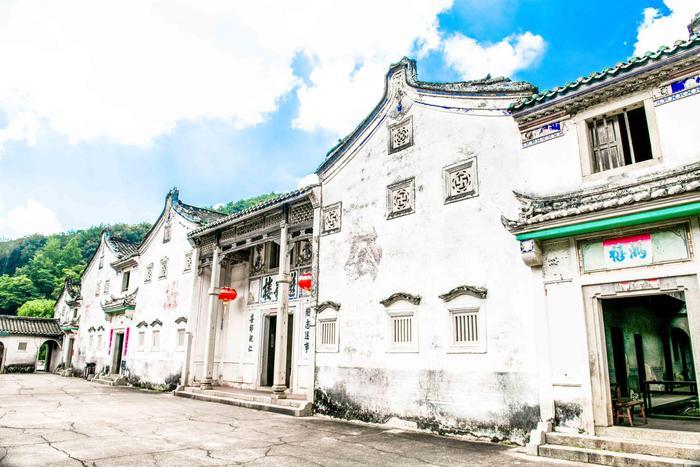 广东最牛的古村落,100多年前由印尼土豪出资建造,游客:太豪了